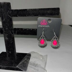 💙 NWT Paparazzi Silver and Pink Dangle Earrings
